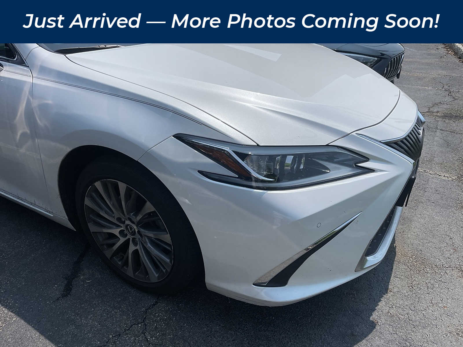 Thumbnail: 2019 Lexus ES - 1