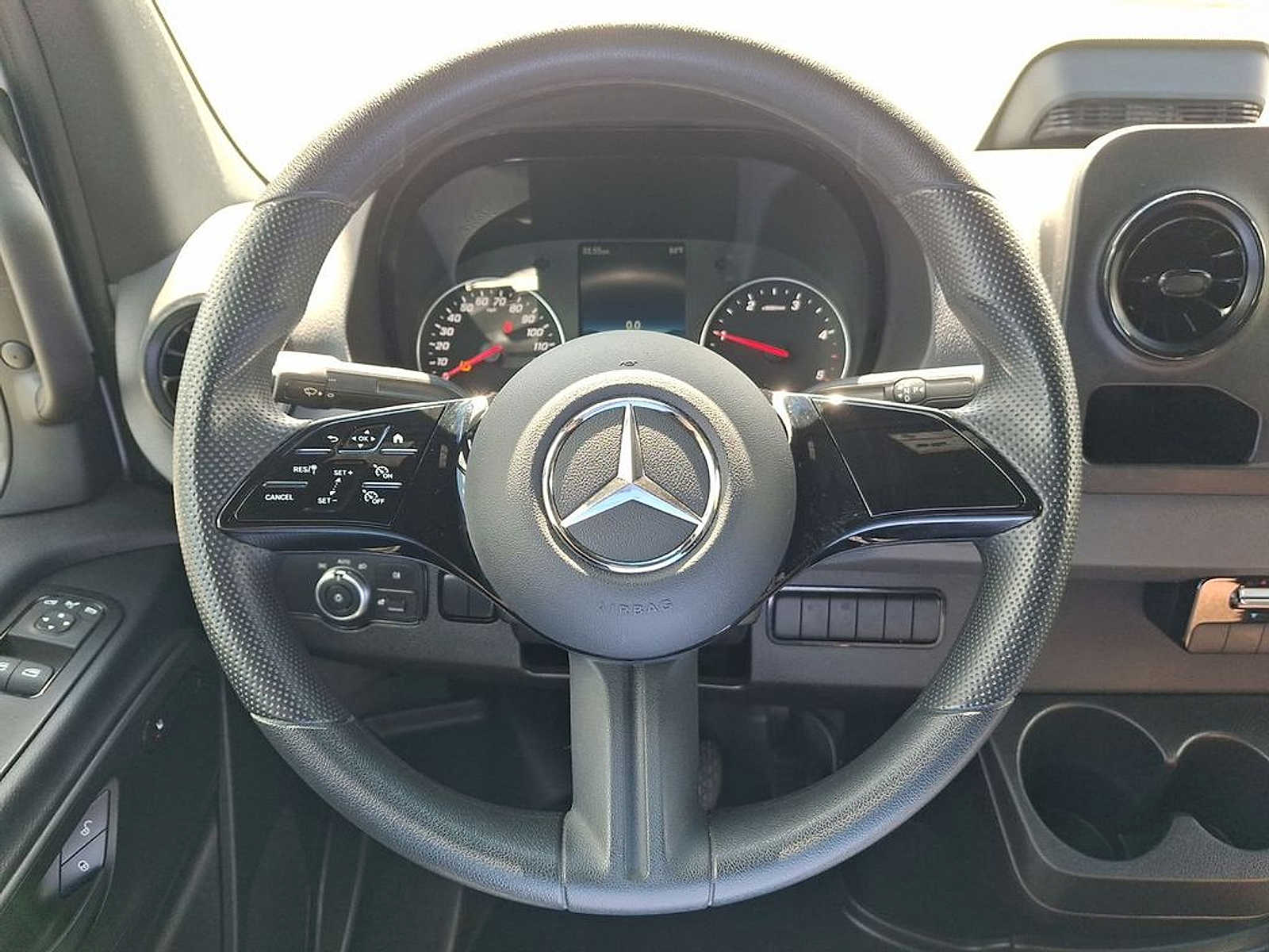 Thumbnail: 2025 Mercedes-Benz Sprinter - 22