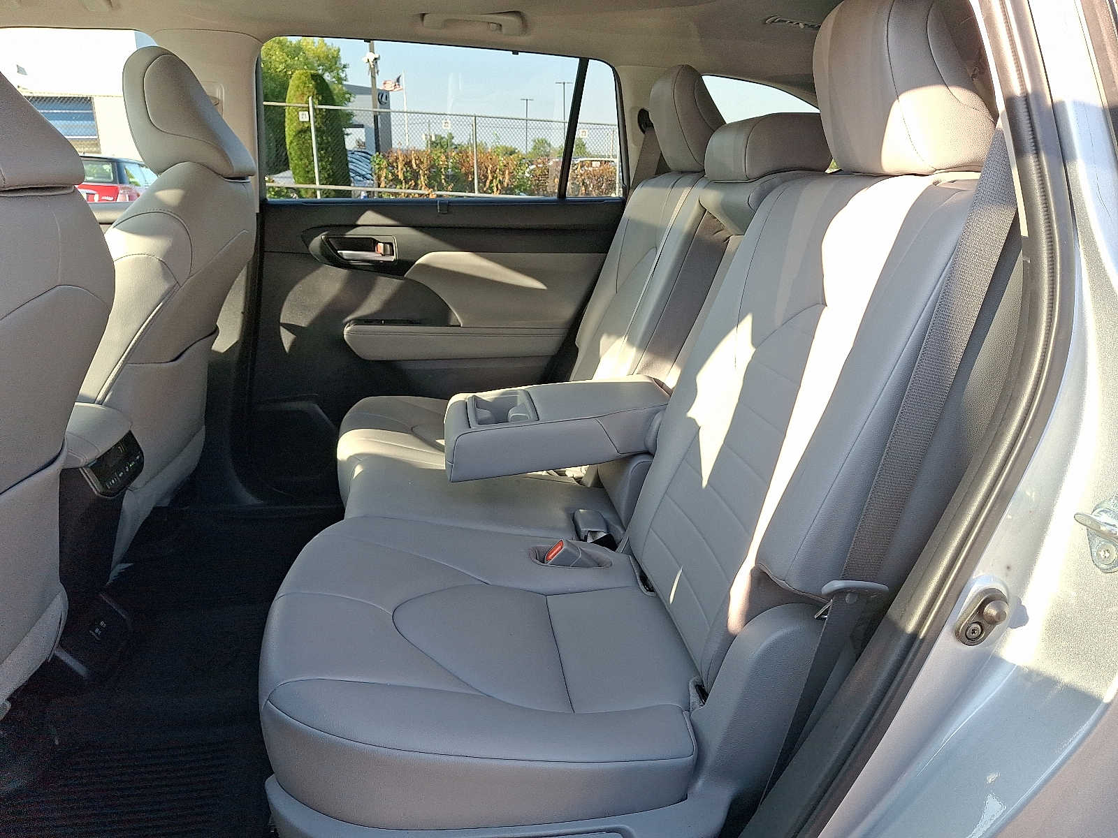Thumbnail: 2020 Toyota Highlander - 8