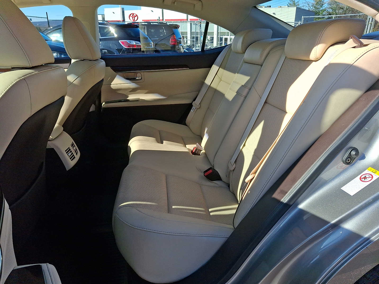 Thumbnail: 2018 Lexus ES - 8