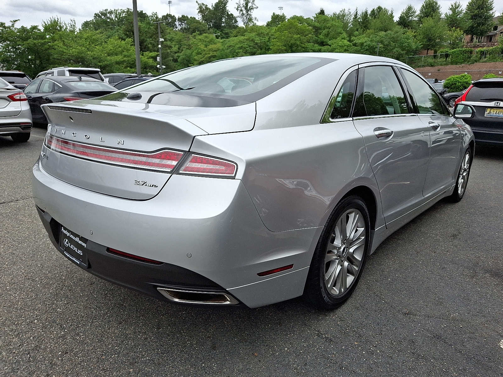 Thumbnail: 2016 Lincoln MKZ - 4
