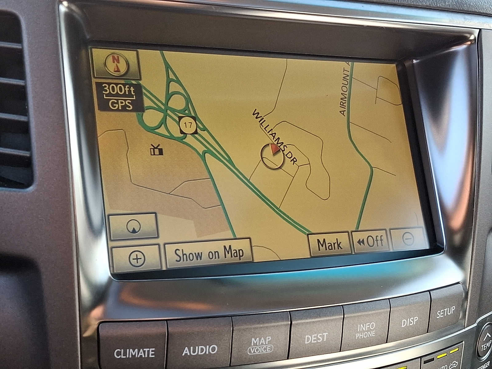 Thumbnail: 2011 Lexus LX - 18