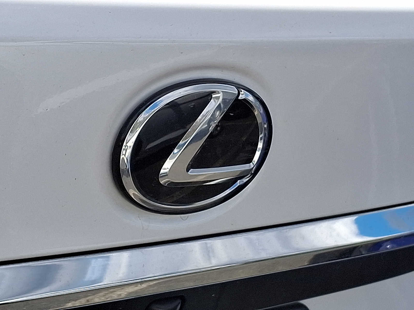 Thumbnail: 2021 Lexus ES - 29