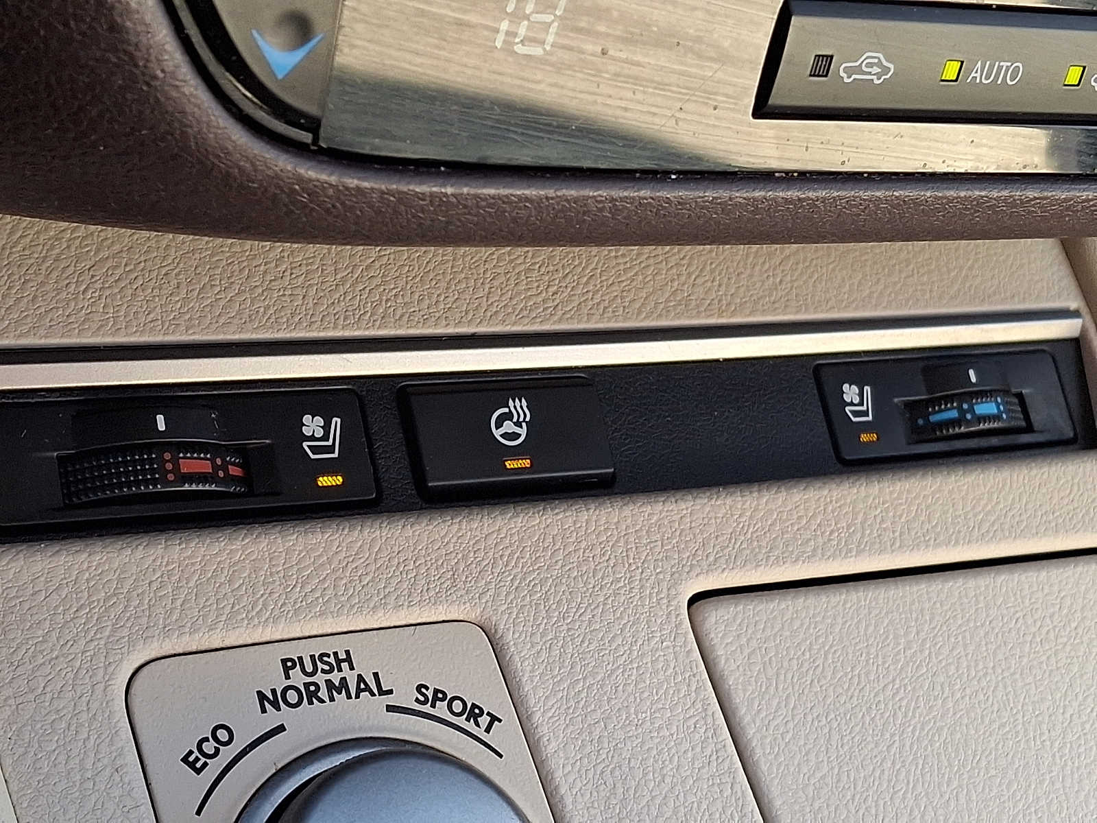 Thumbnail: 2018 Lexus ES - 21