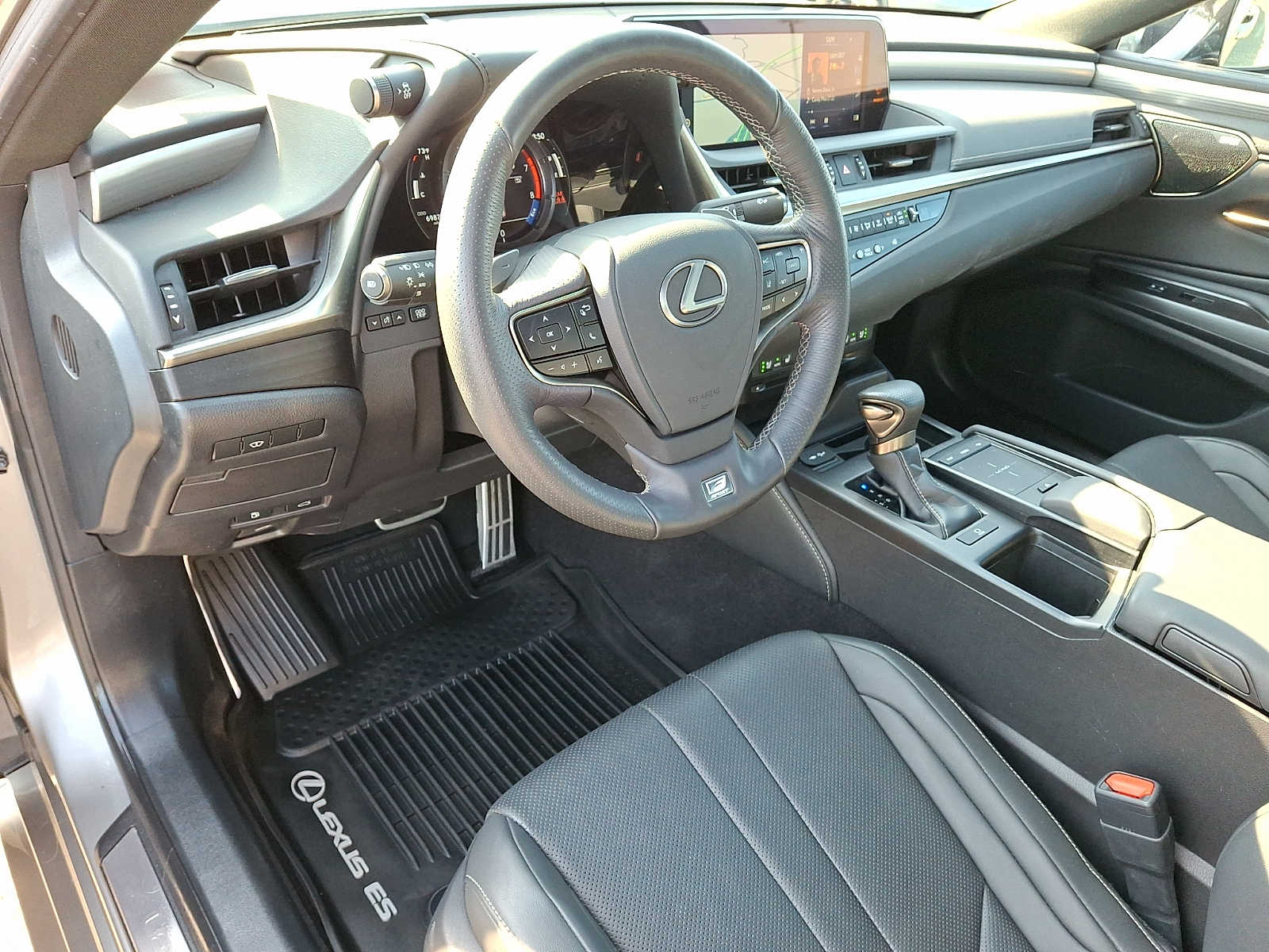 Thumbnail: 2019 Lexus ES - 10