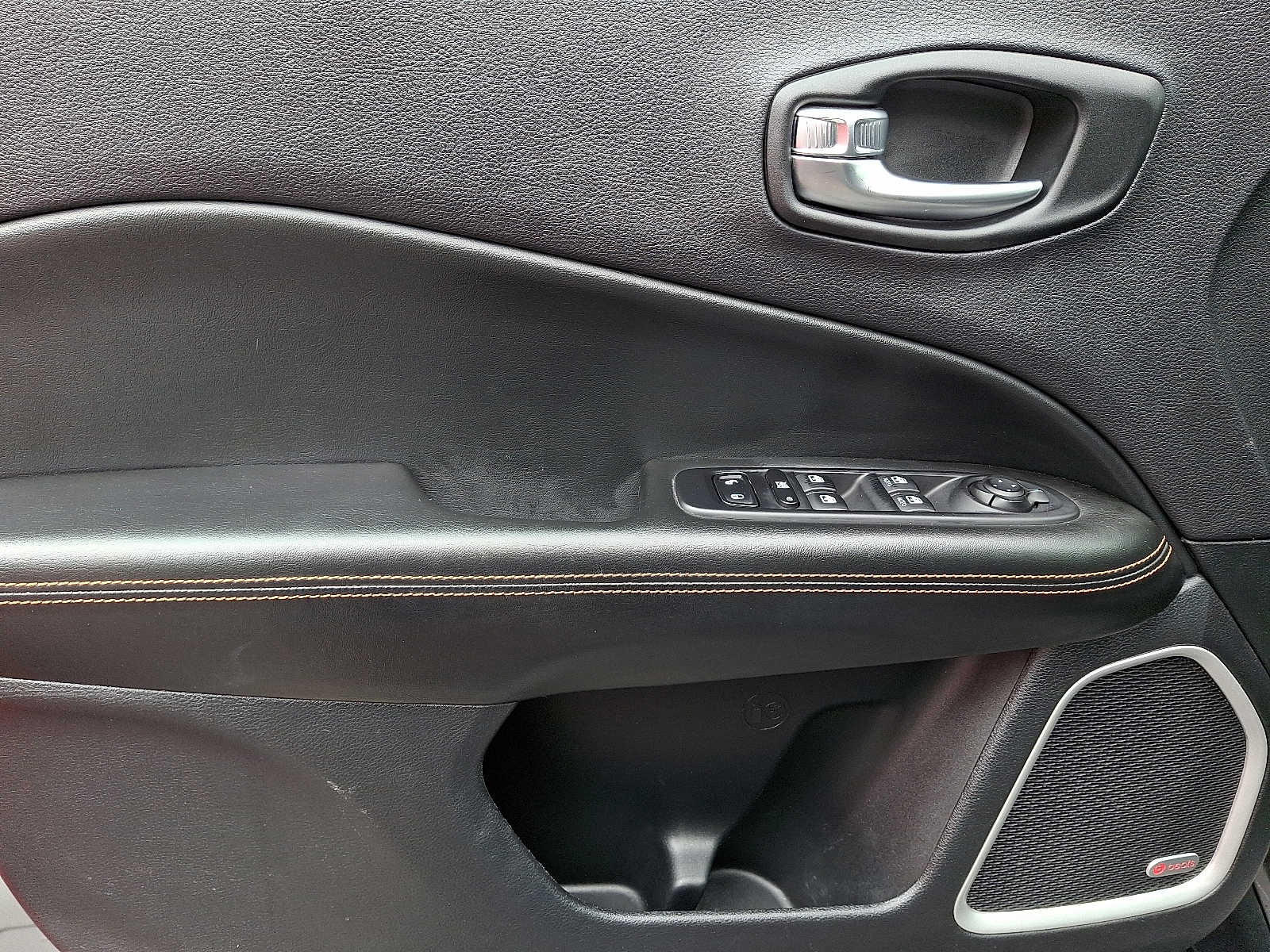 Thumbnail: 2019 Jeep Compass - 8