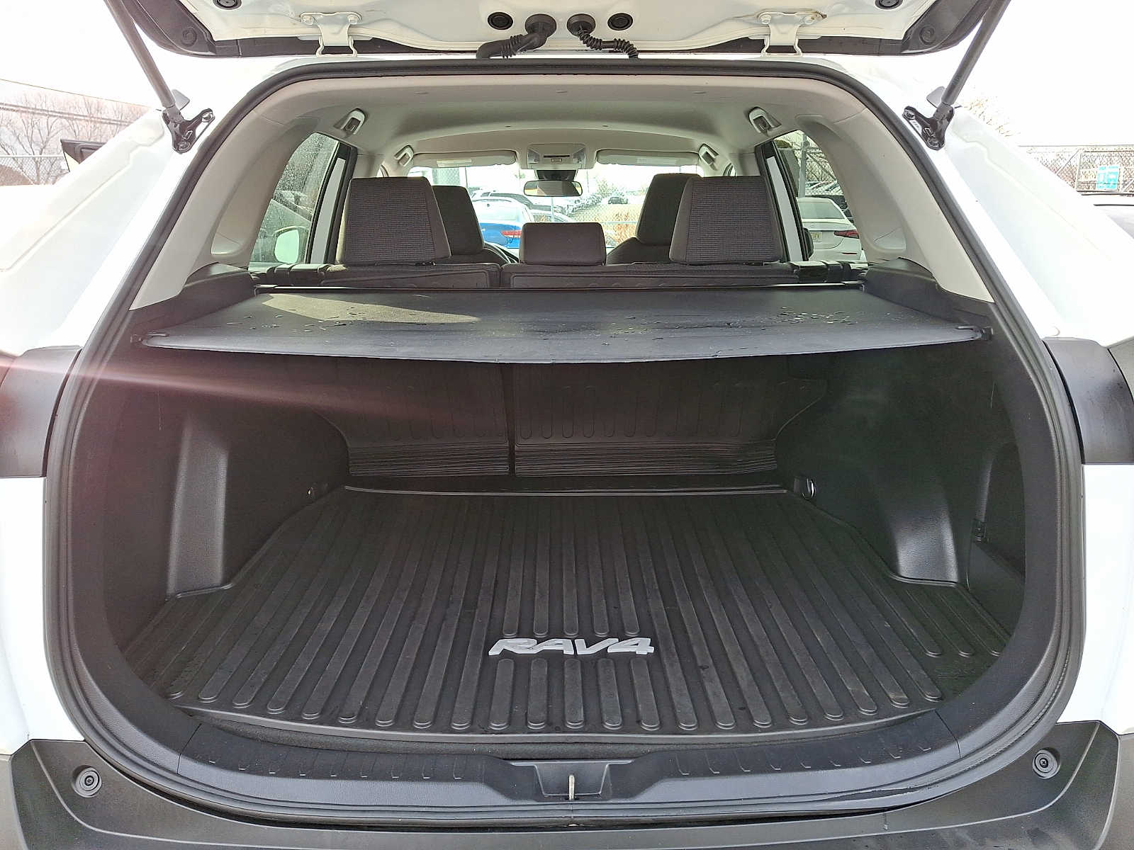 Thumbnail: 2022 Toyota RAV4 - 26