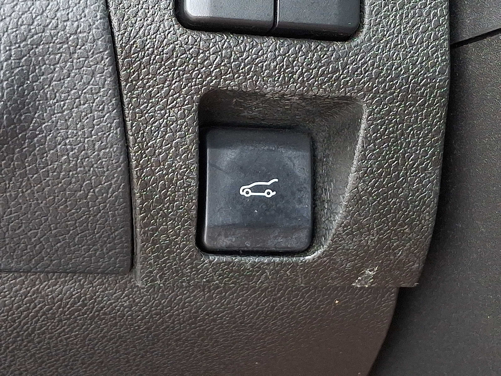 Thumbnail: 2011 Ford Edge - 24