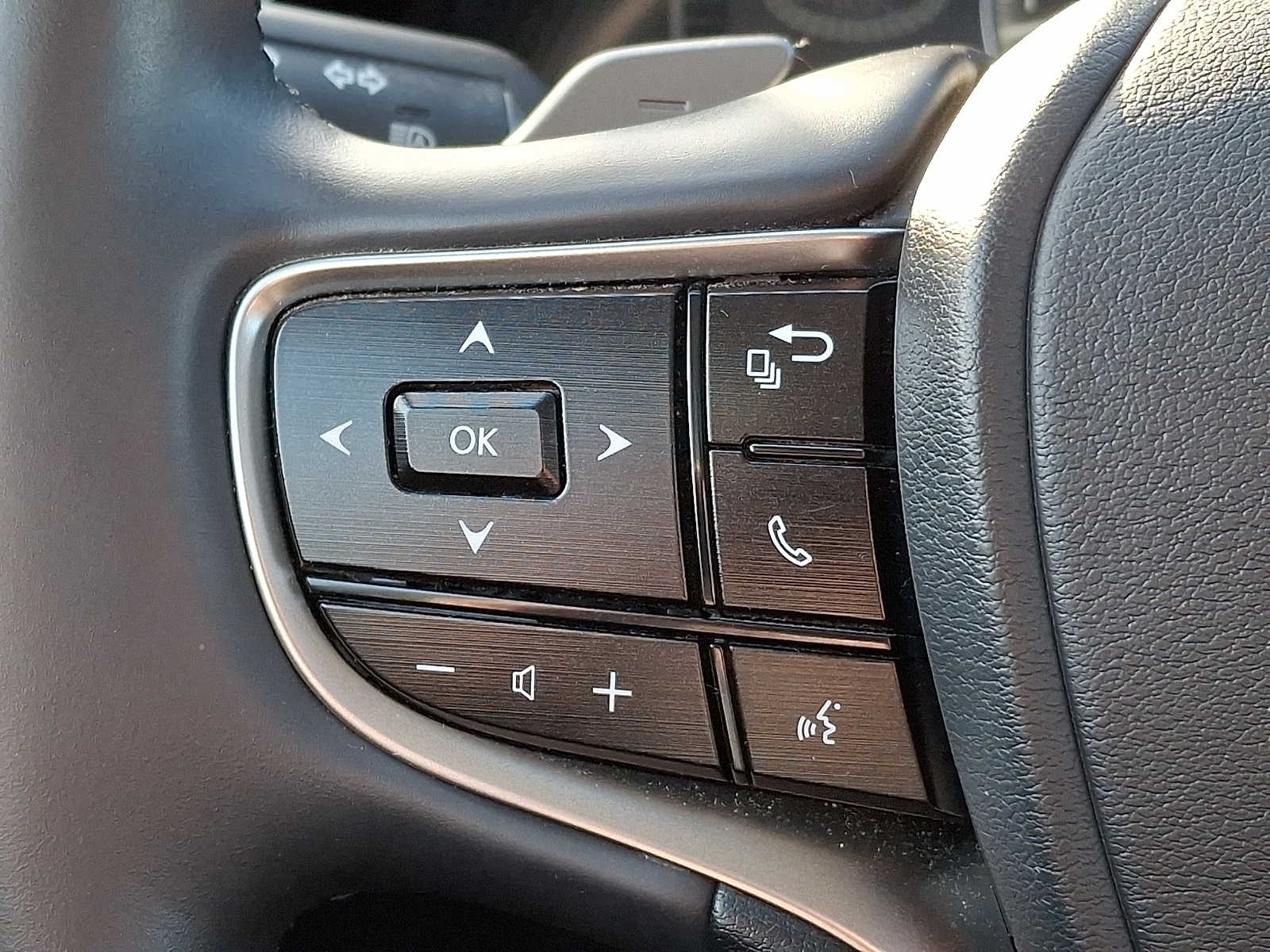 Thumbnail: 2025 Lexus ES - 19