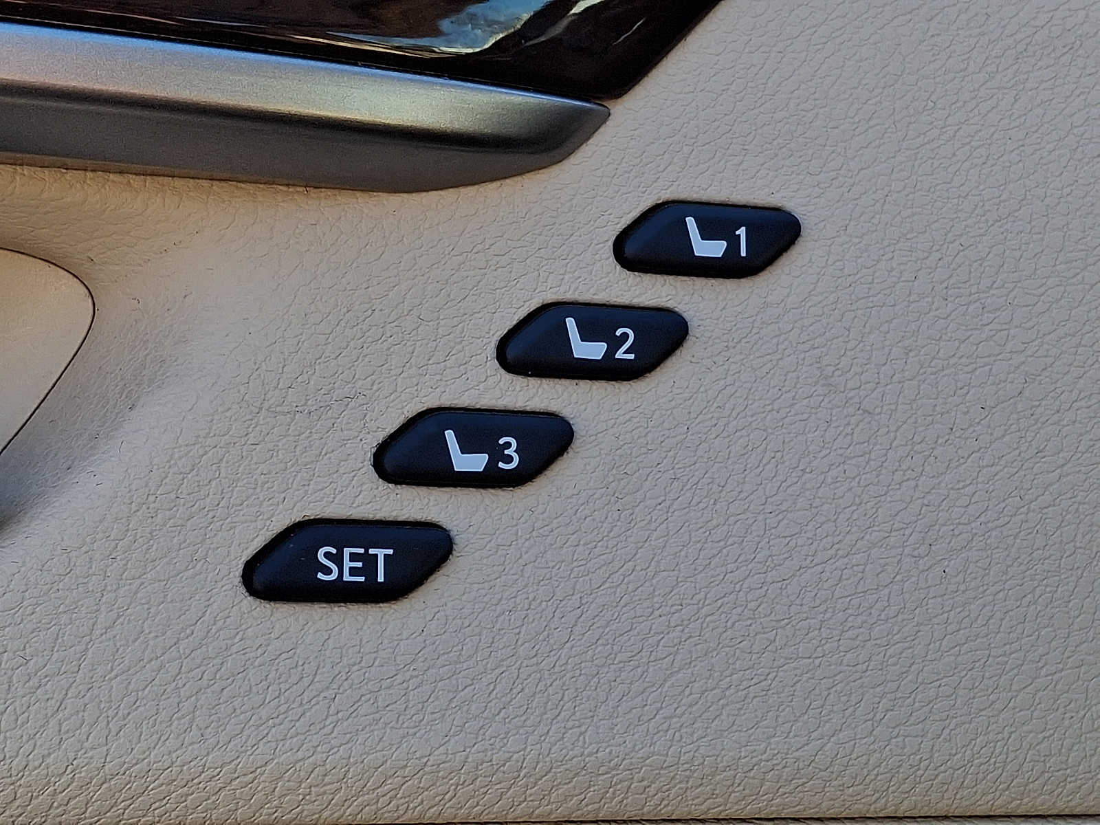 Thumbnail: 2018 Lexus ES - 25