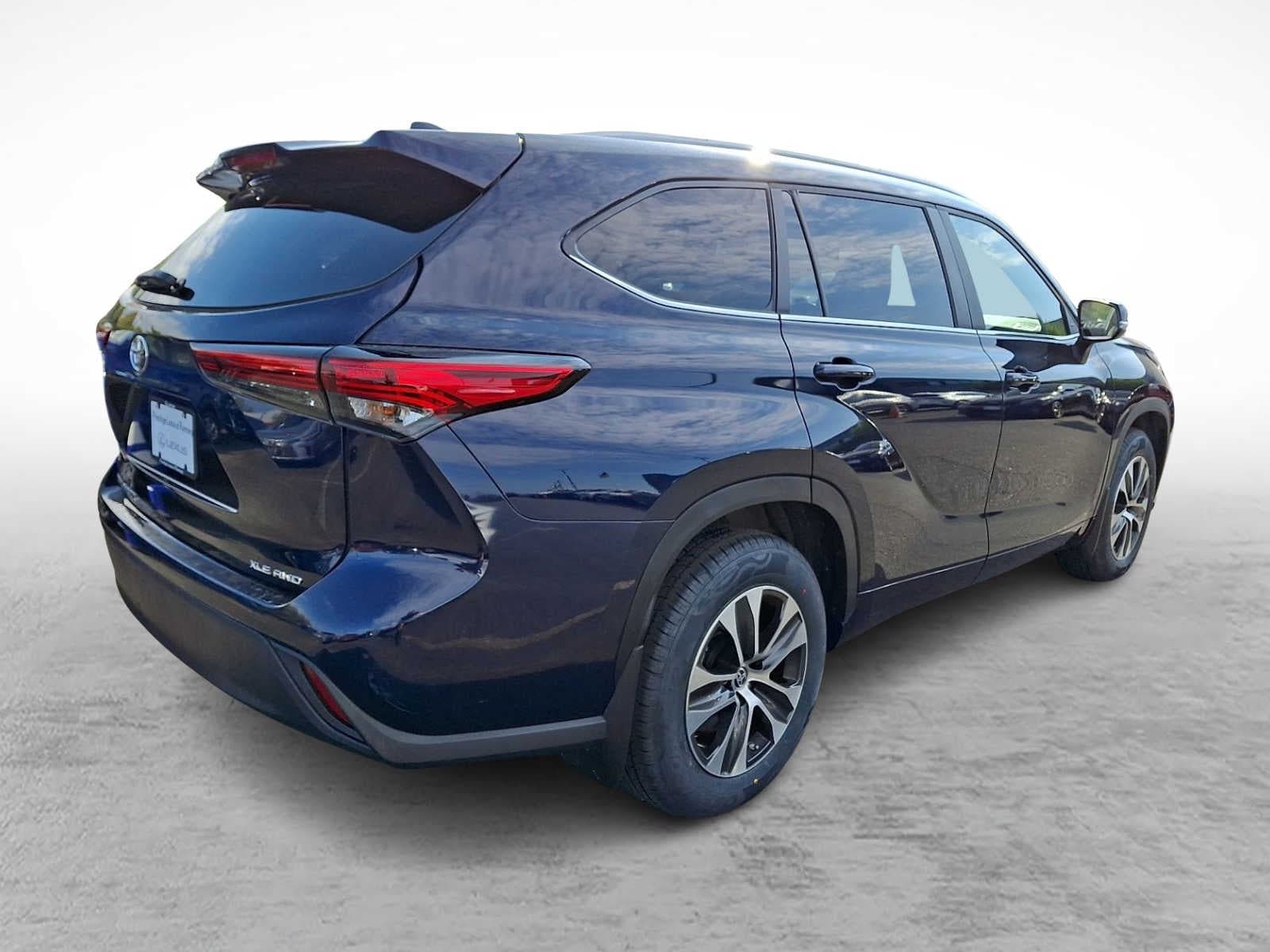 Thumbnail: 2023 Toyota Highlander - 5