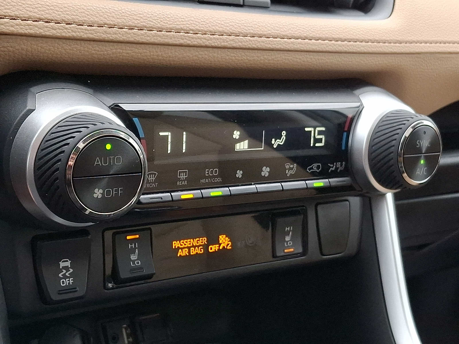 Thumbnail: 2019 Toyota RAV4 - 14