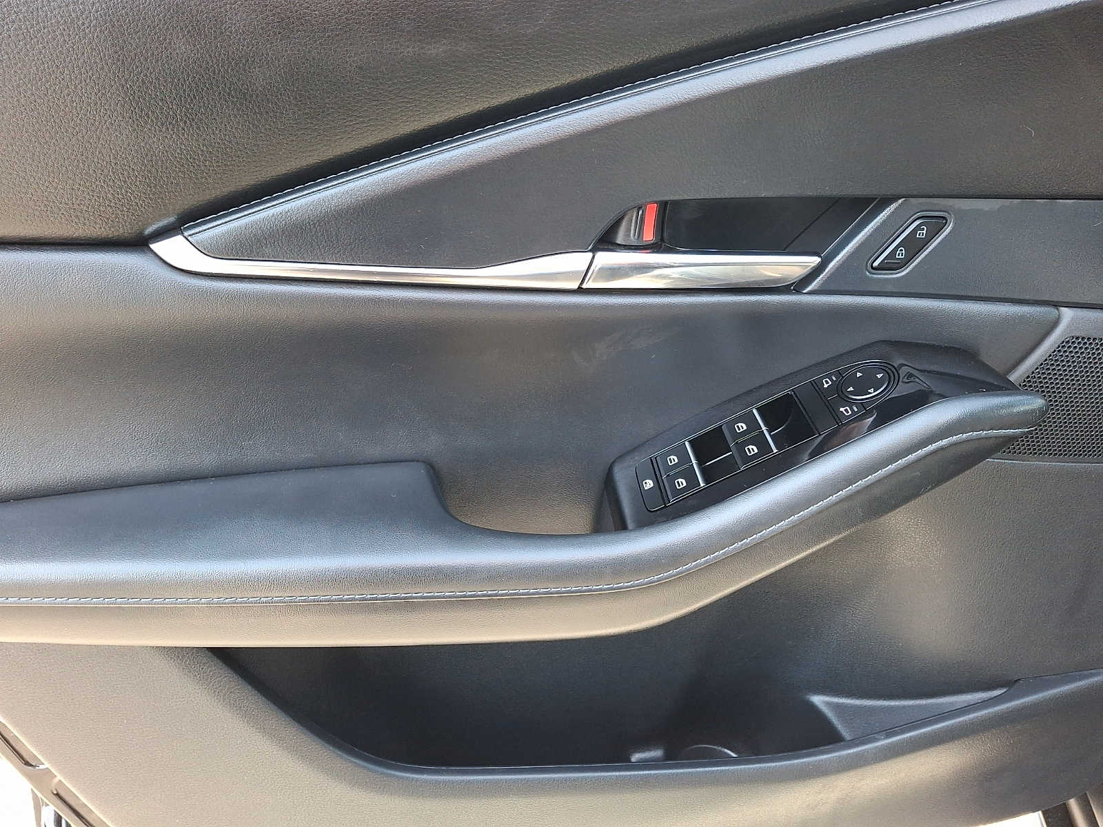 Thumbnail: 2023 Mazda CX-30 - 9