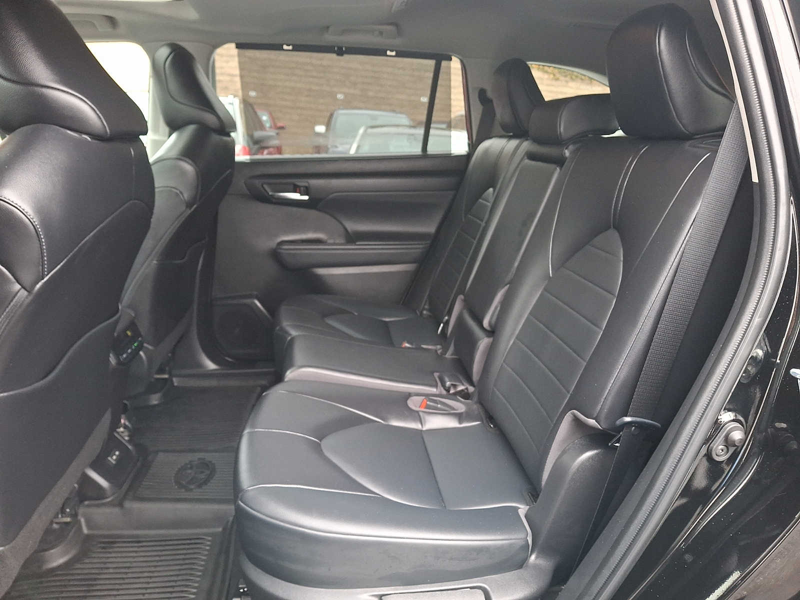 Thumbnail: 2022 Toyota Highlander - 7