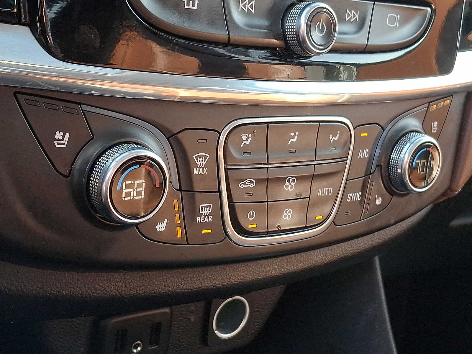 Thumbnail: 2018 Chevrolet Traverse - 14