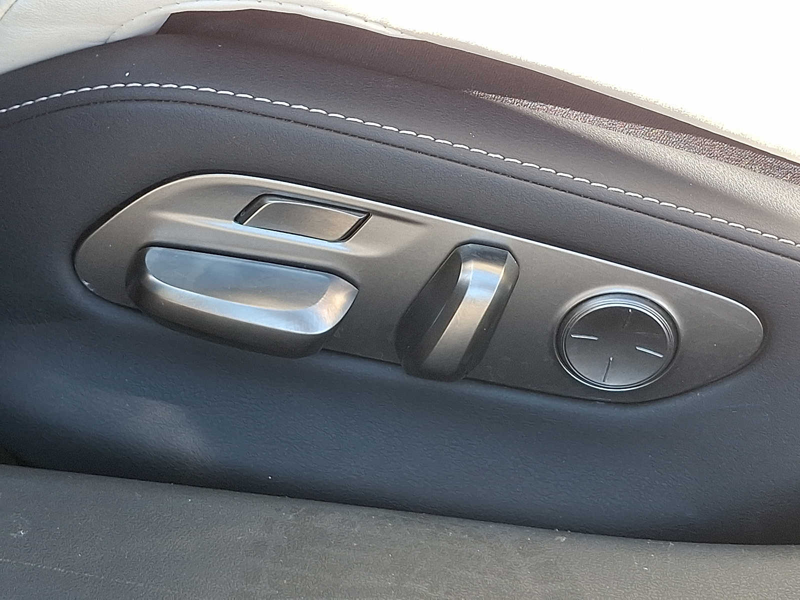 Thumbnail: 2020 Lexus LS - 11