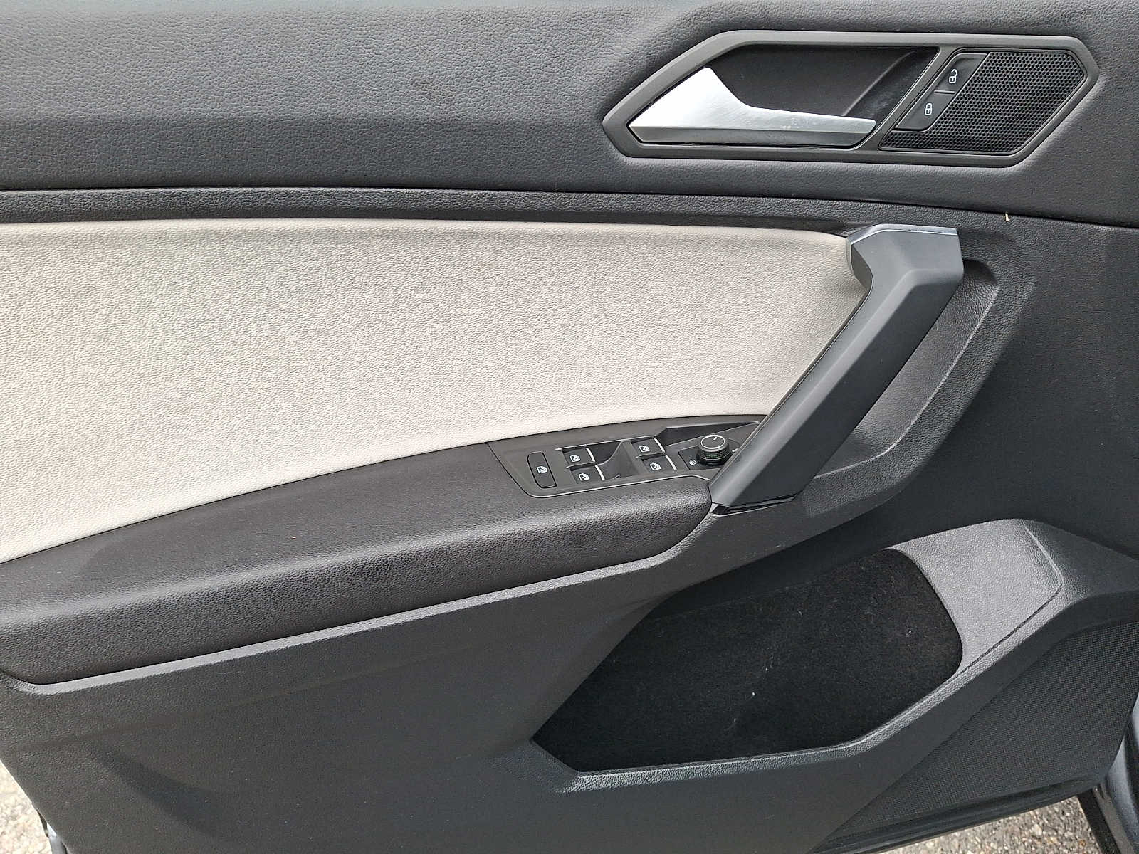 Thumbnail: 2019 Volkswagen Tiguan - 10