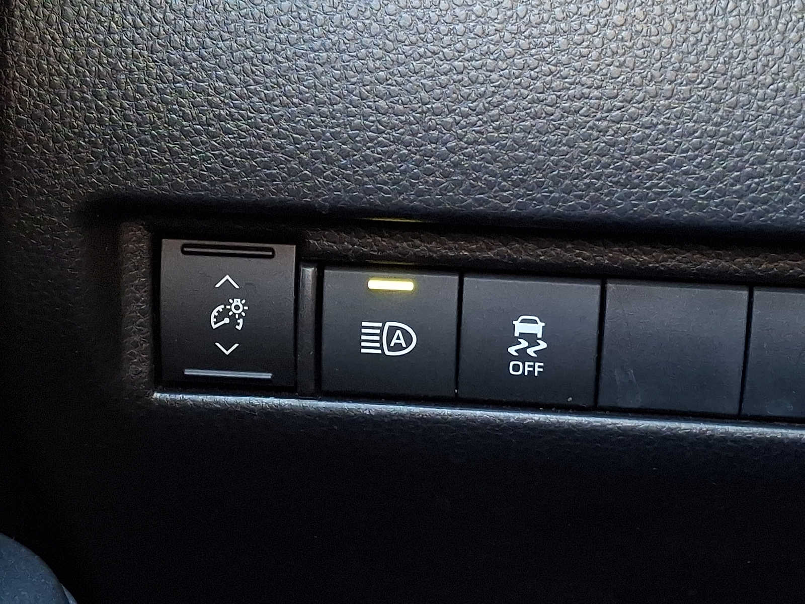 Thumbnail: 2023 Toyota Venza - 21