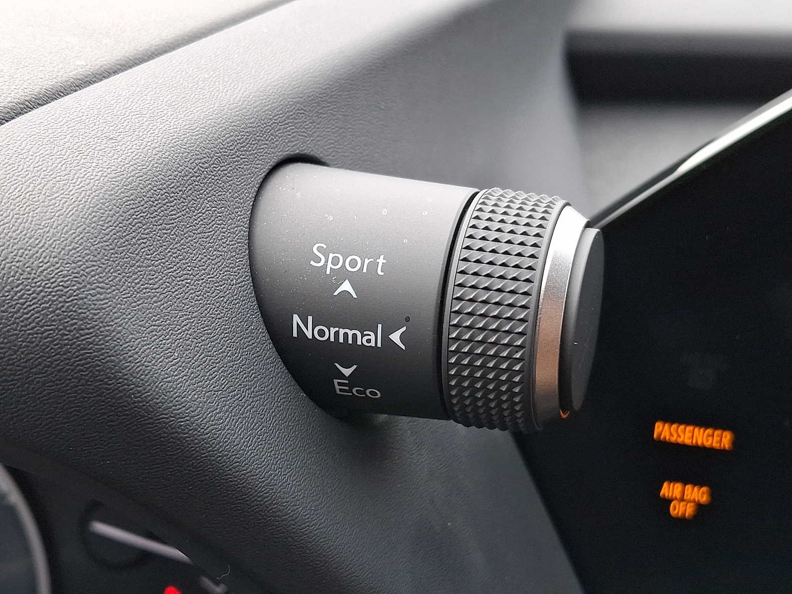 Thumbnail: 2023 Lexus UX - 25