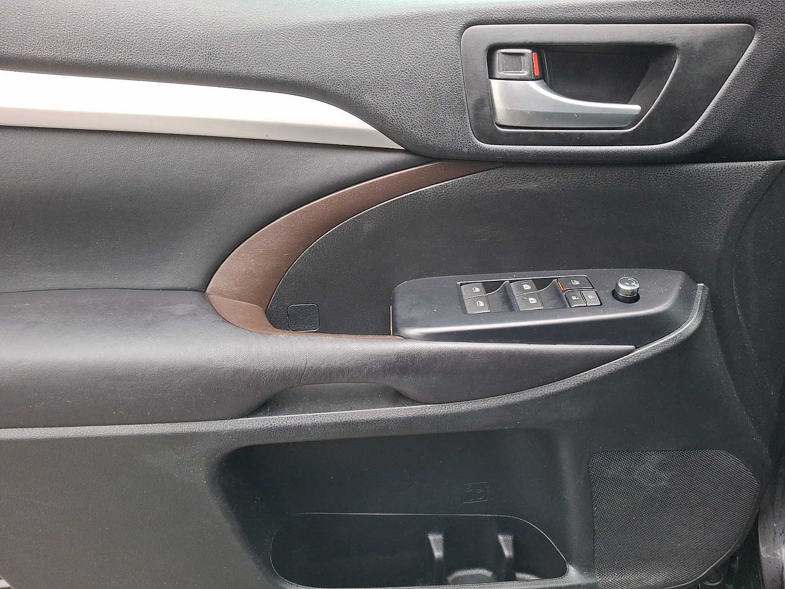 Thumbnail: 2017 Toyota Highlander - 9