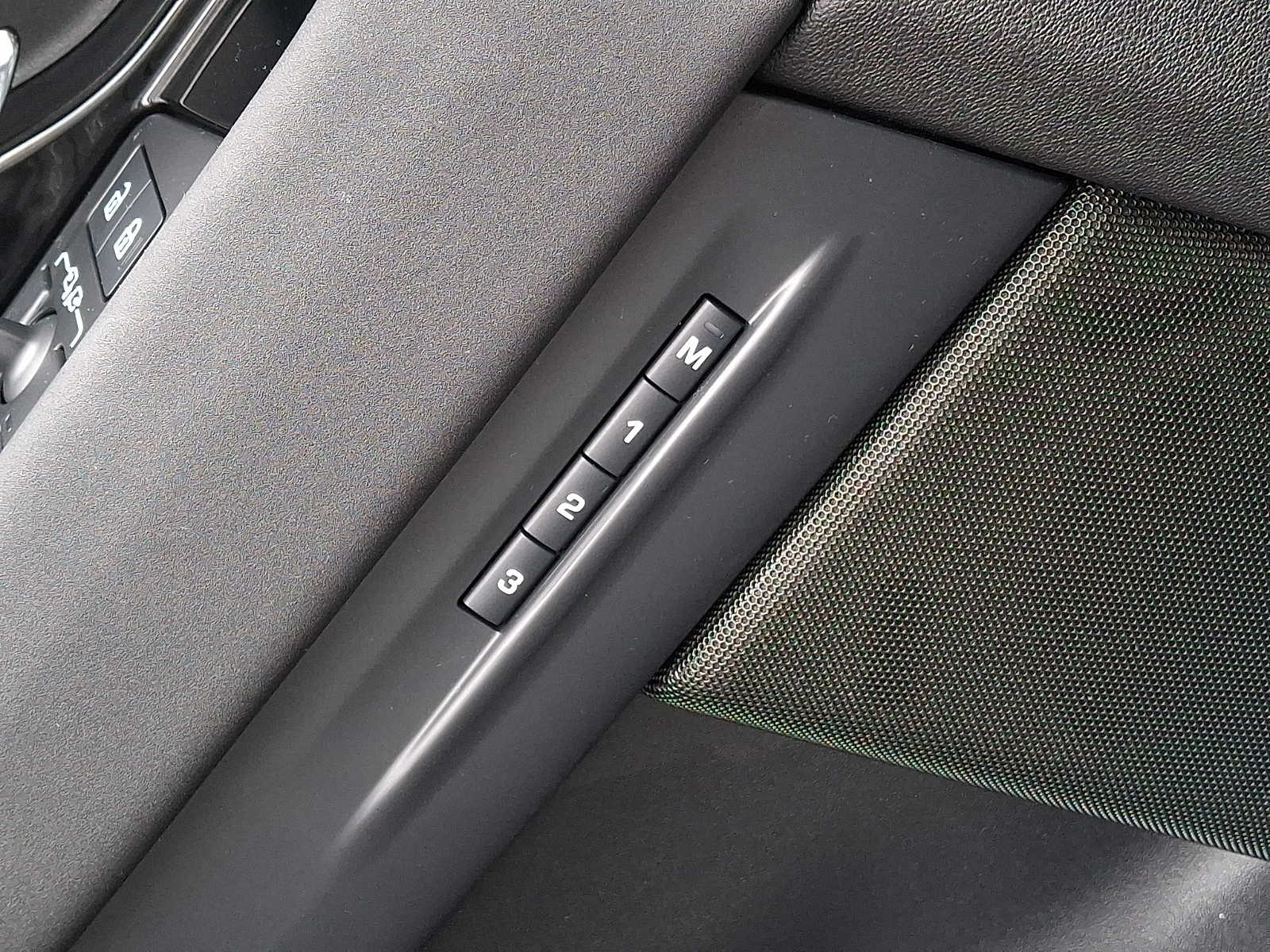 Thumbnail: 2024 Land Rover Range Rover Evoque - 22