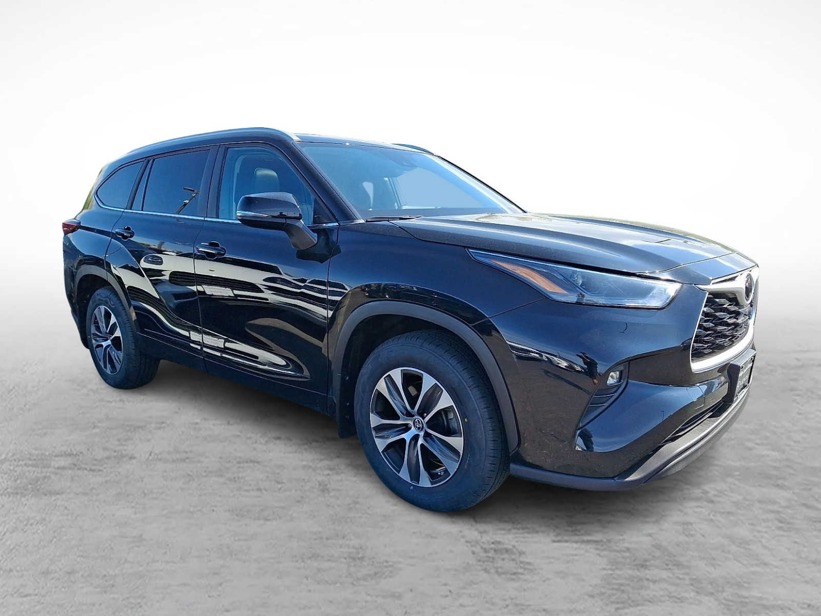Thumbnail: 2023 Toyota Highlander - 3