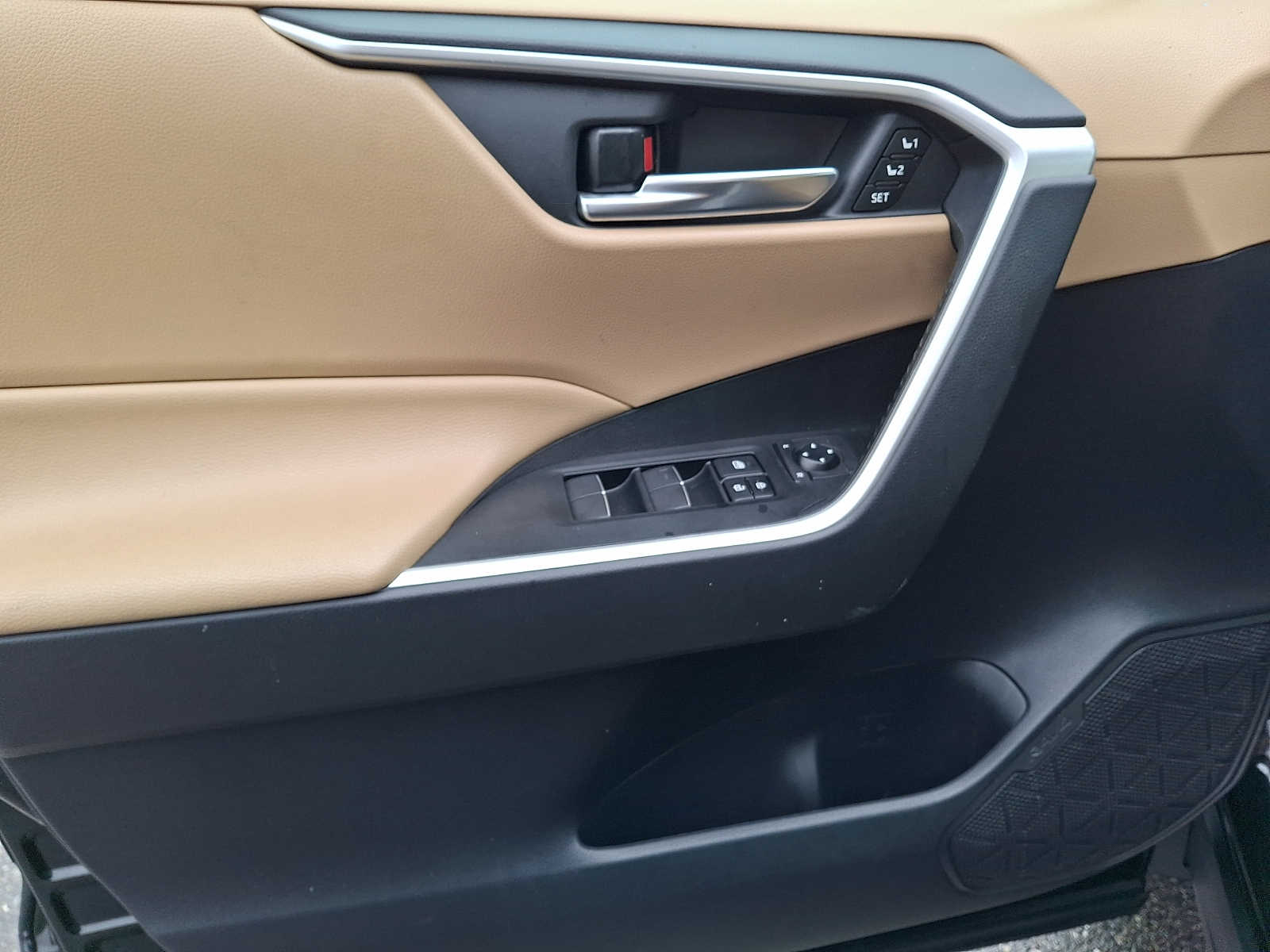 Thumbnail: 2019 Toyota RAV4 - 9