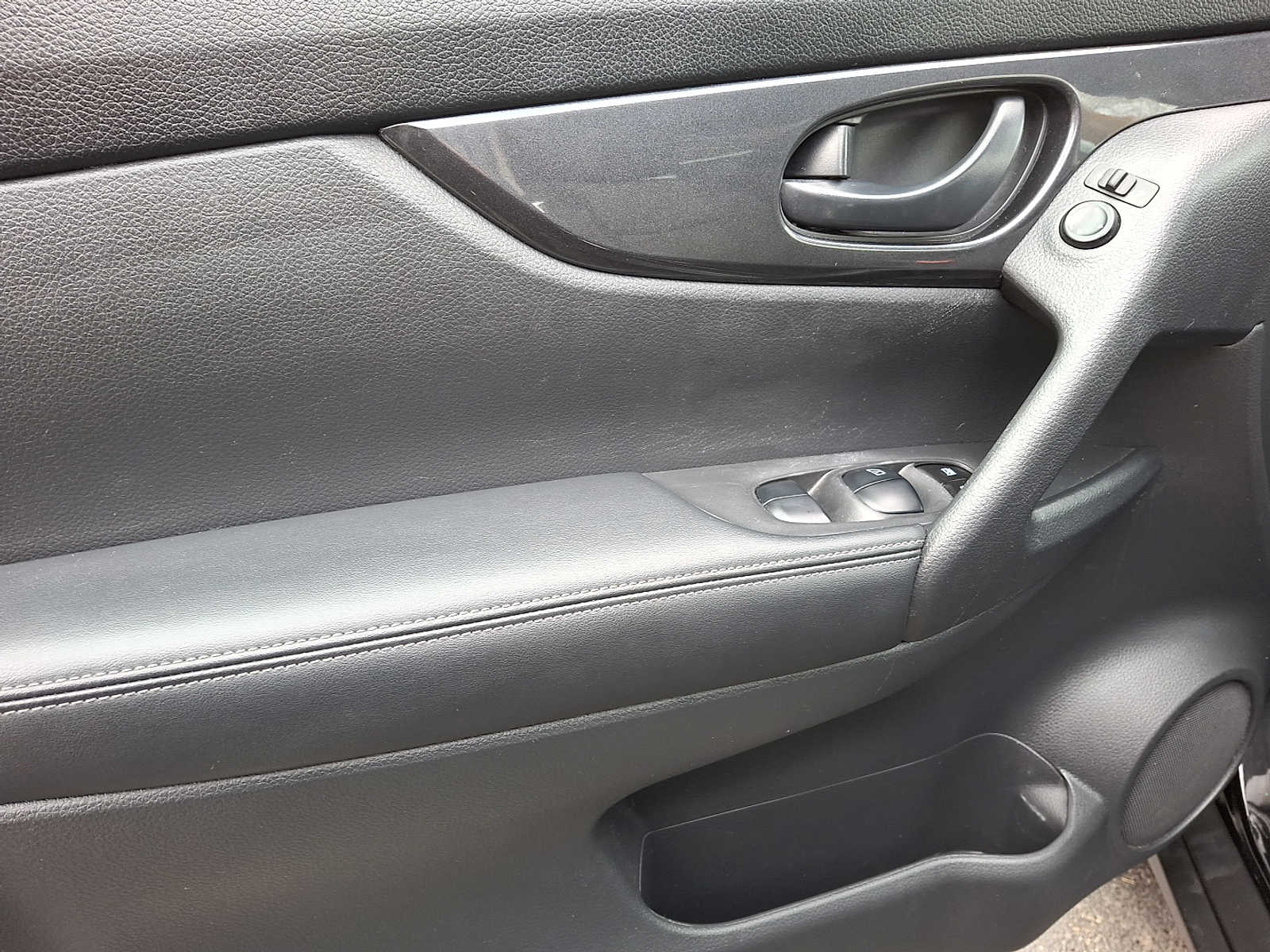 Thumbnail: 2019 Nissan Rogue - 8