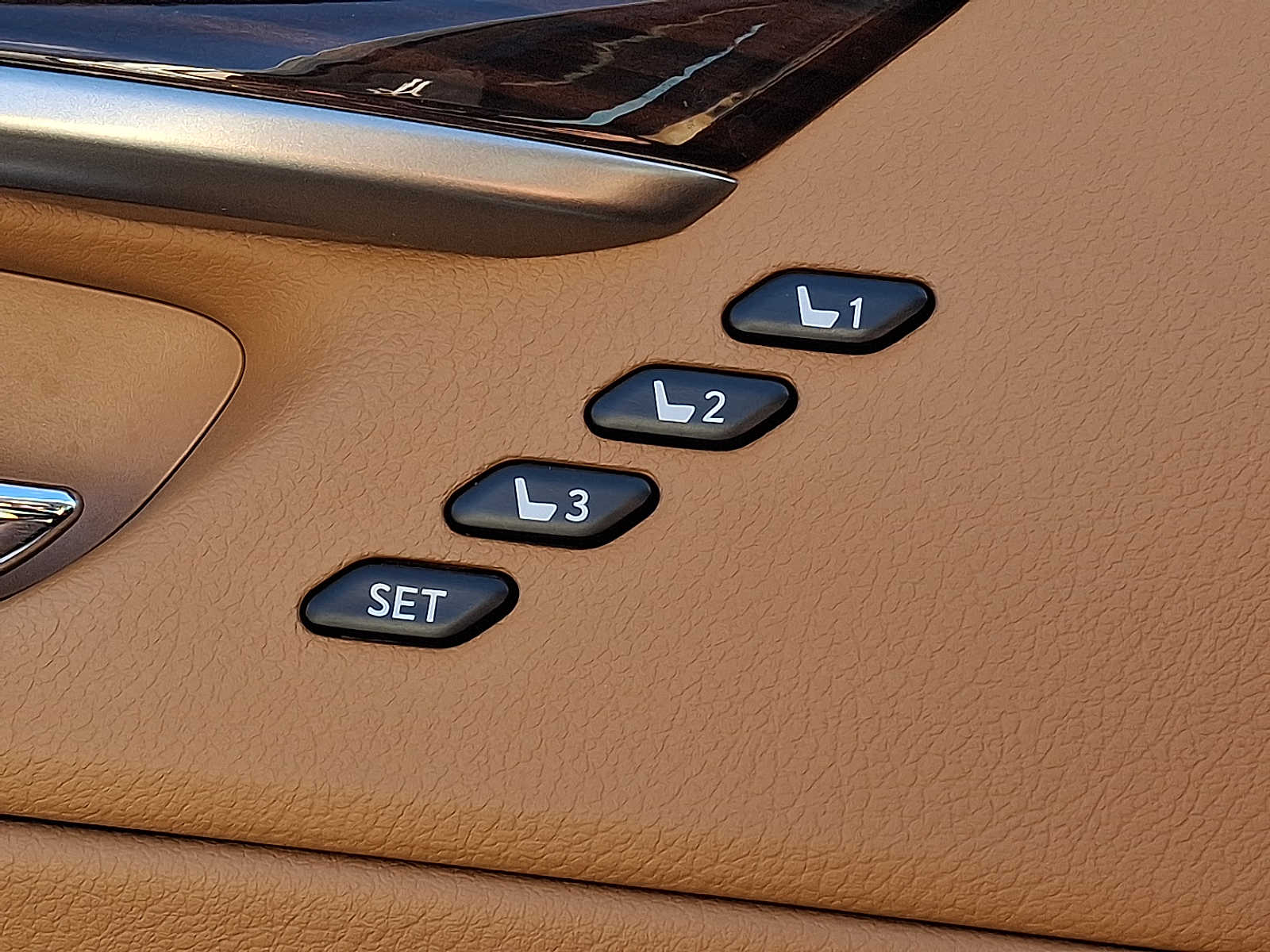 Thumbnail: 2017 Lexus ES - 25