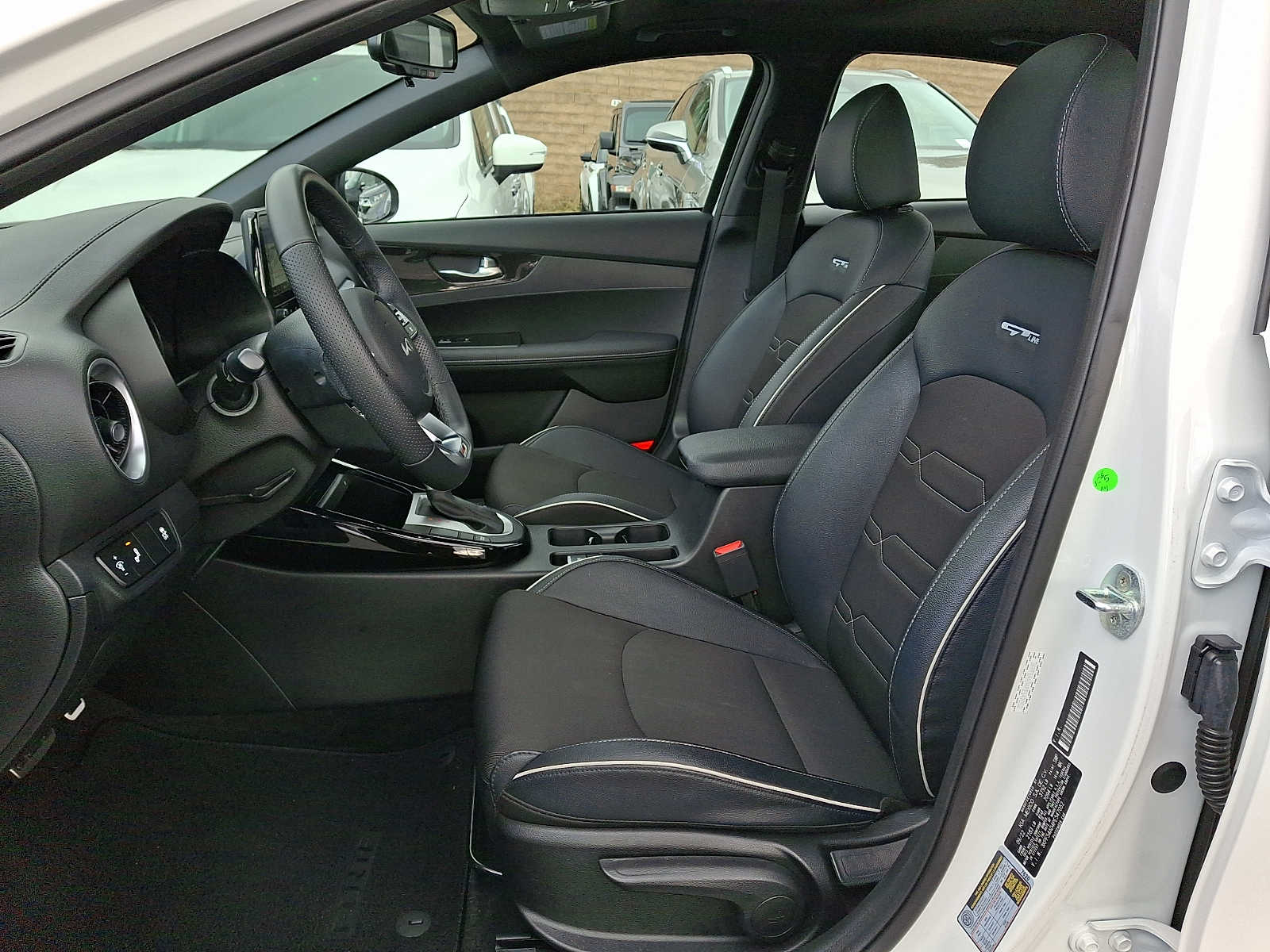 Thumbnail: 2023 Kia Forte - 10