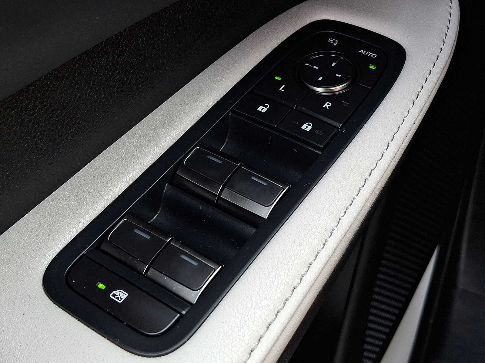 Thumbnail: 2024 Lexus RX - 23