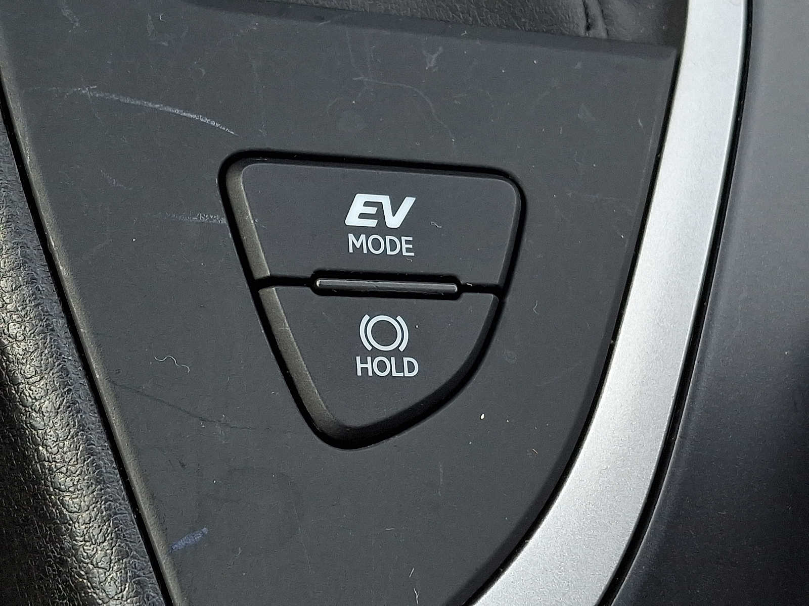 Thumbnail: 2023 Lexus UX - 21