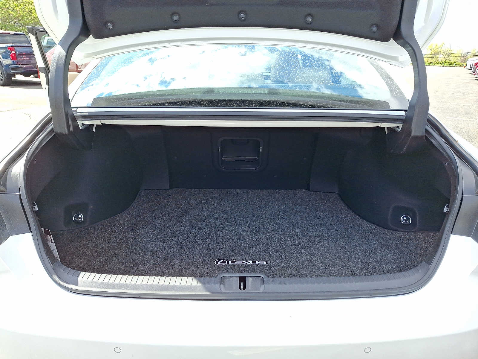 Thumbnail: 2021 Lexus ES - 26