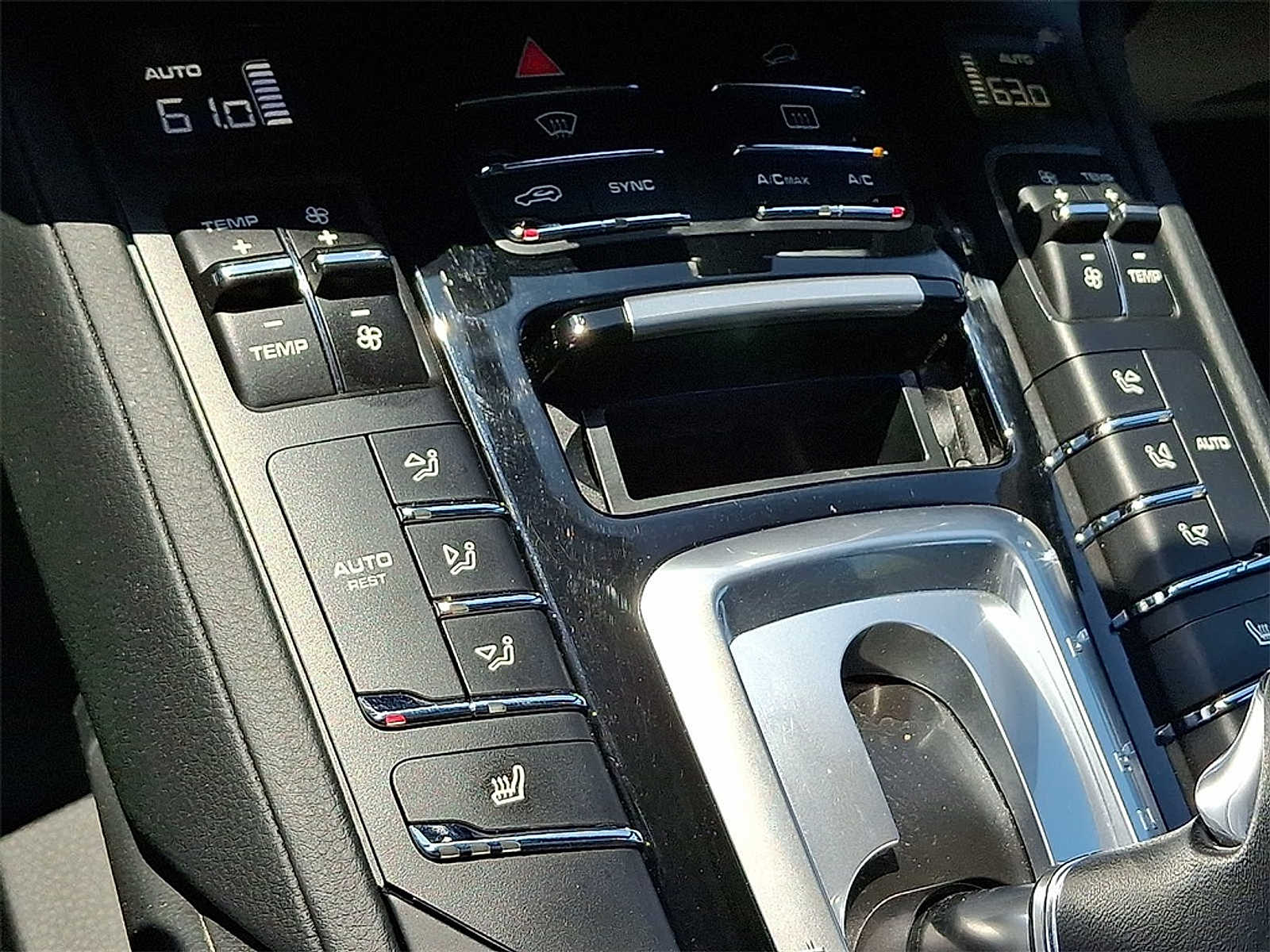 Thumbnail: 2016 Porsche Cayenne - 13