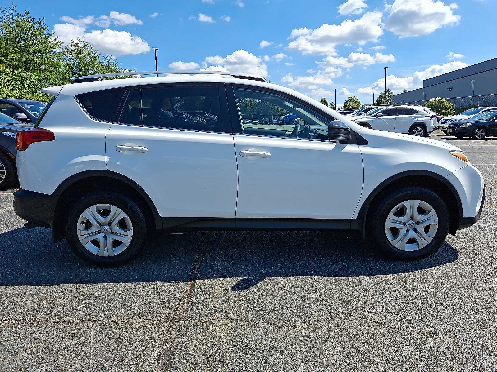 Thumbnail: 2015 Toyota RAV4 - 3