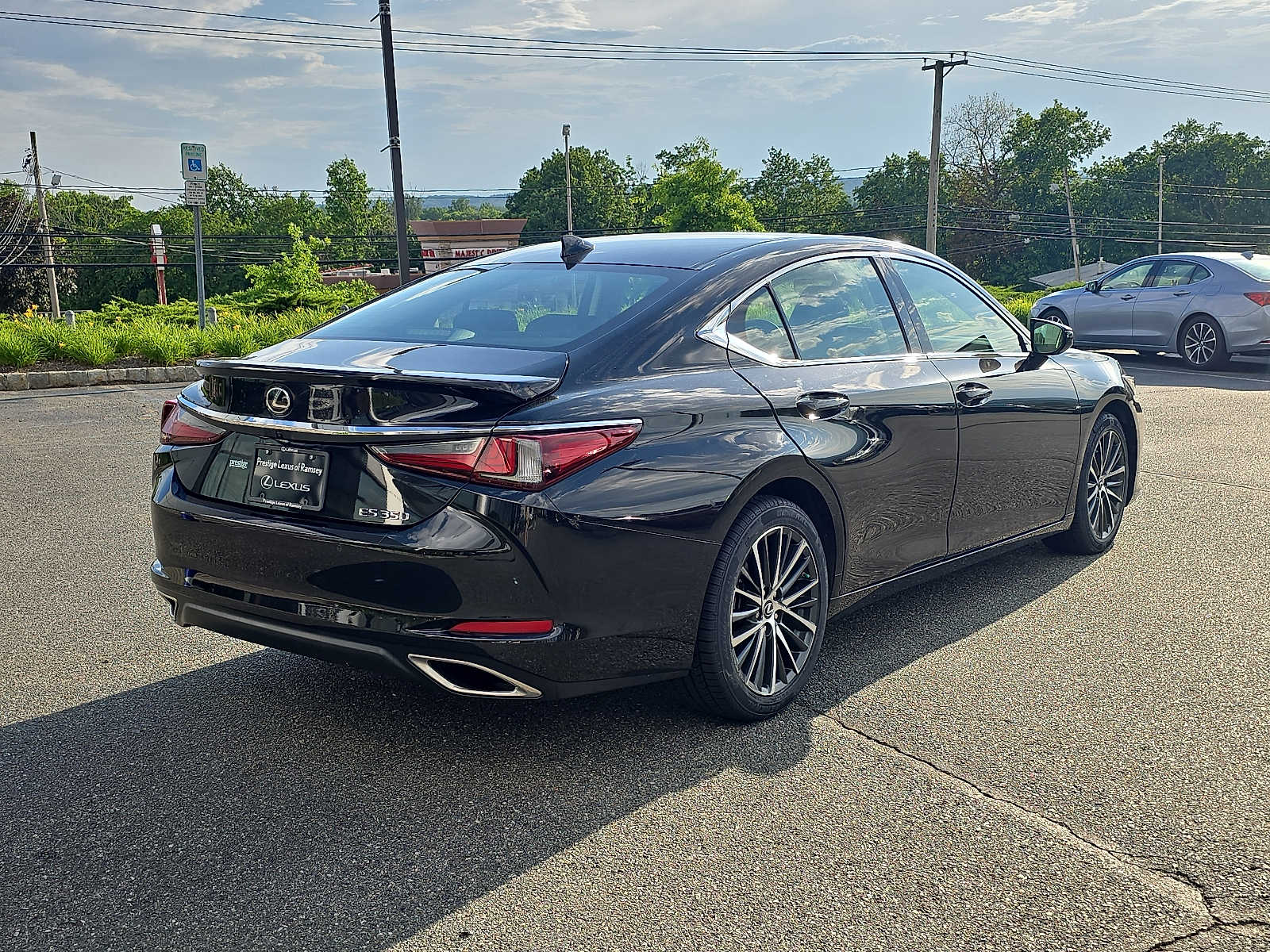 Thumbnail: 2023 Lexus ES - 4