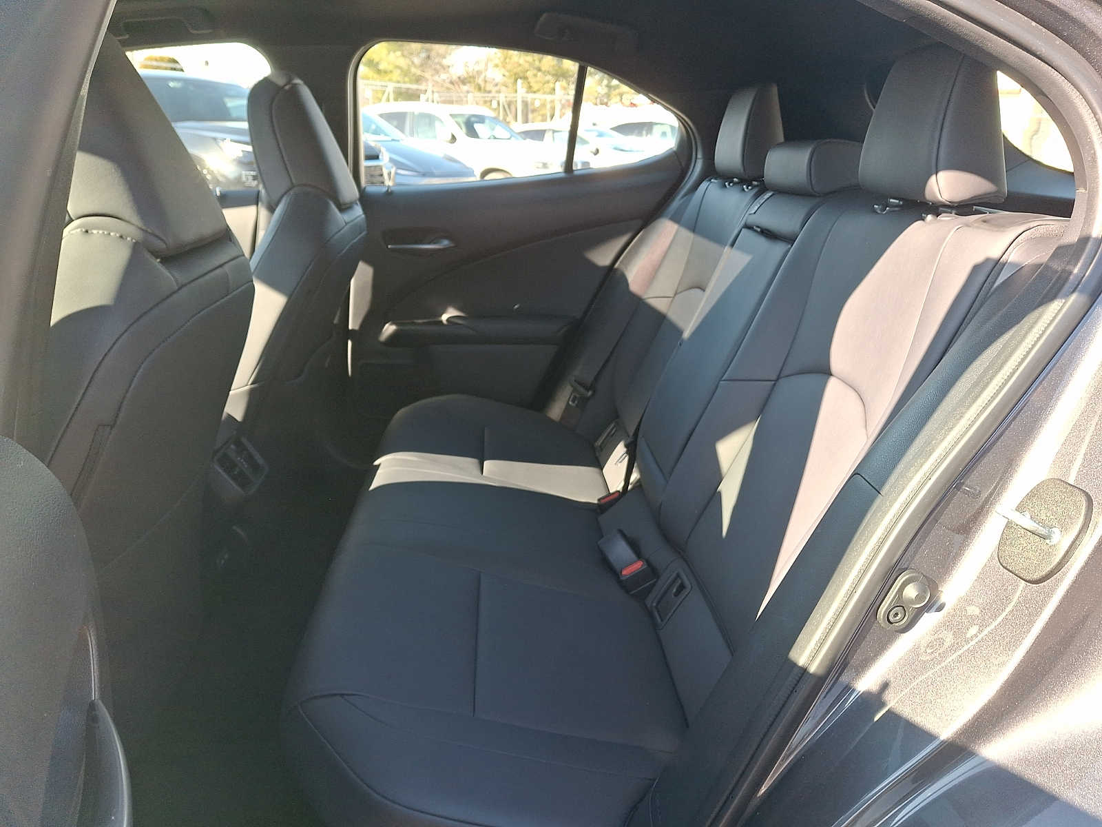 Thumbnail: 2023 Lexus UX - 8