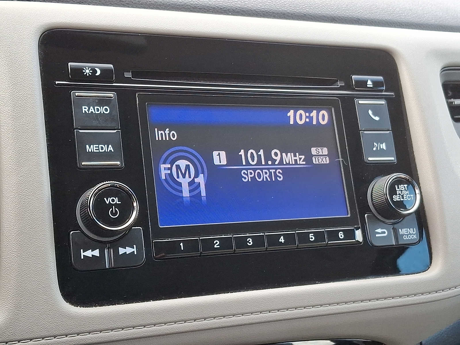 Thumbnail: 2019 Honda HR-V - 17