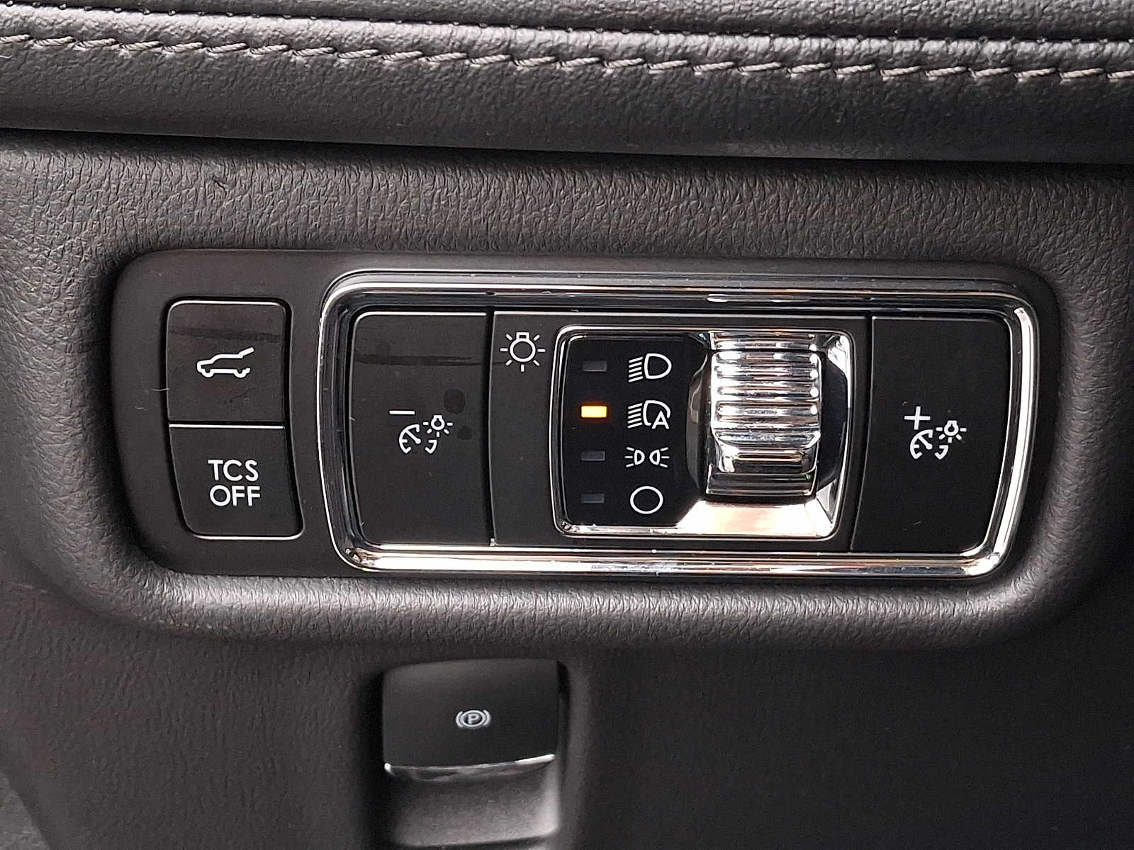 Thumbnail: 2023 Lincoln Nautilus - 24