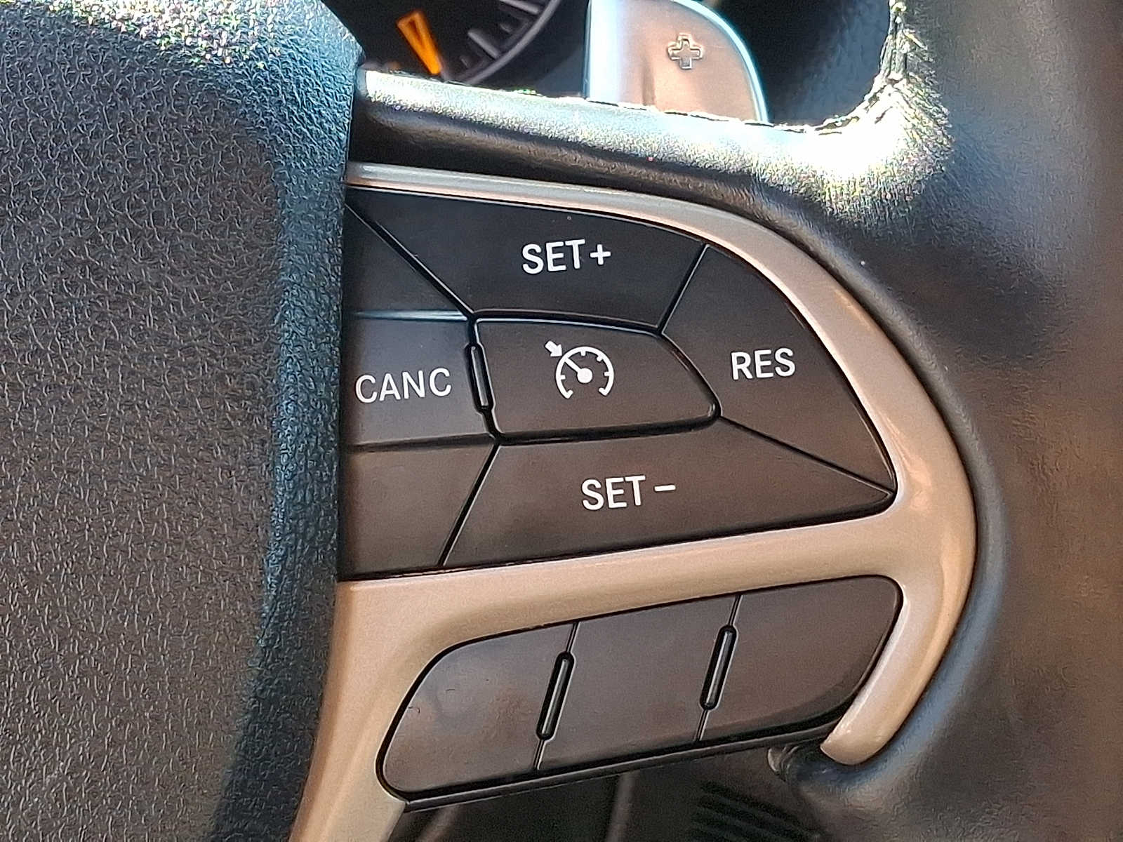 Thumbnail: 2014 Jeep Grand Cherokee - 18