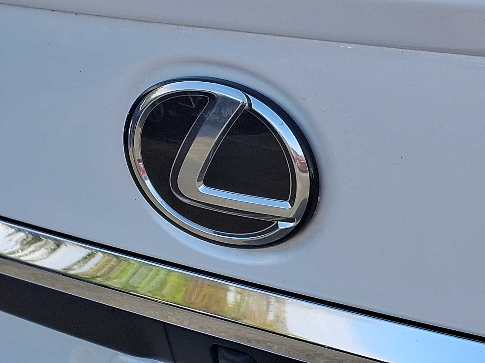 Thumbnail: 2023 Lexus ES - 29