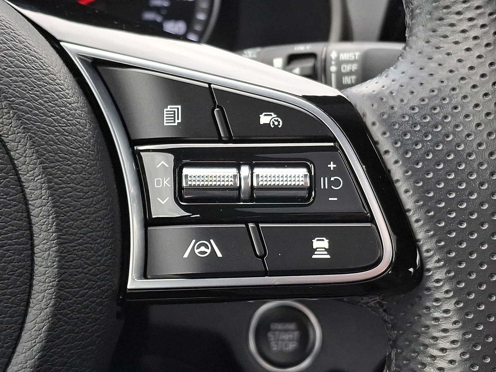 Thumbnail: 2023 Kia Forte - 18