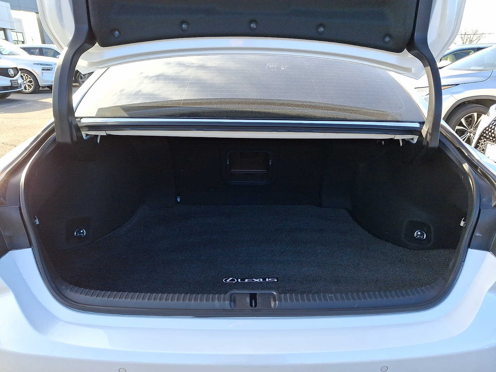 Thumbnail: 2021 Lexus ES - 26