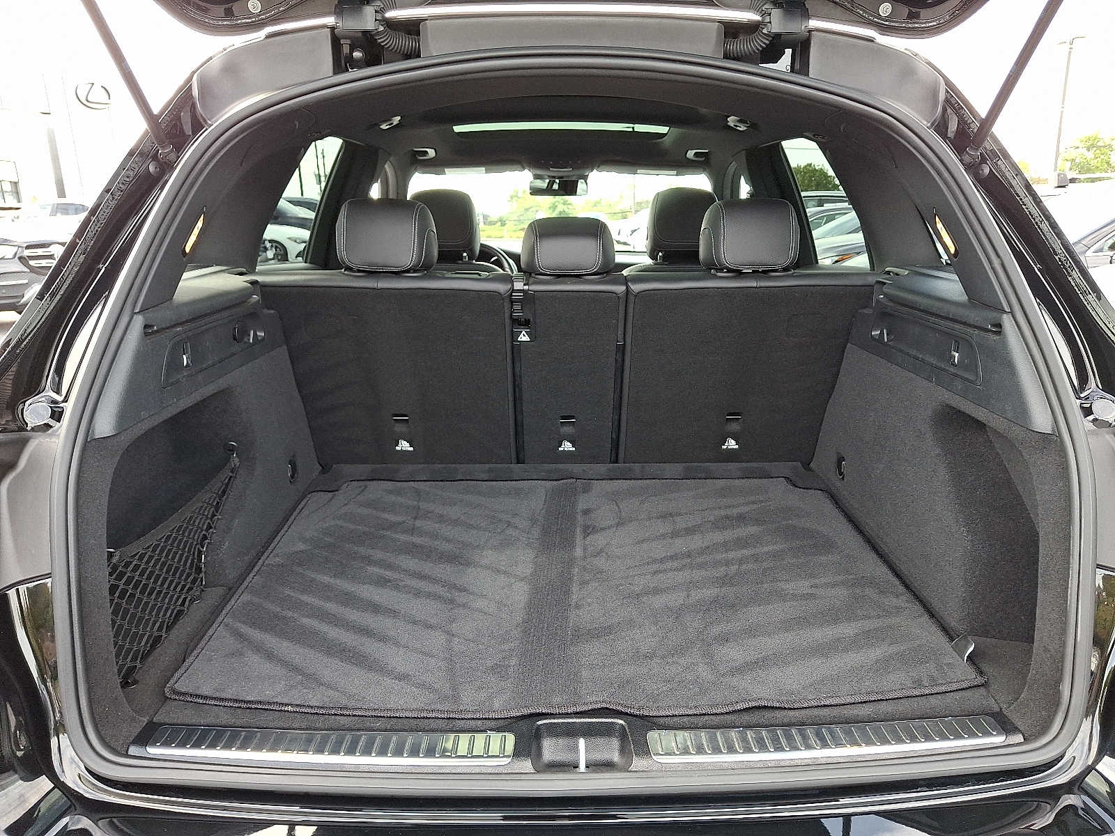 Thumbnail: 2022 Mercedes-Benz GLC - 26