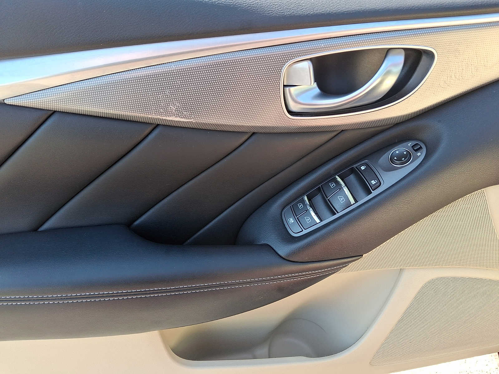 Thumbnail: 2014 INFINITI Q50 - 9