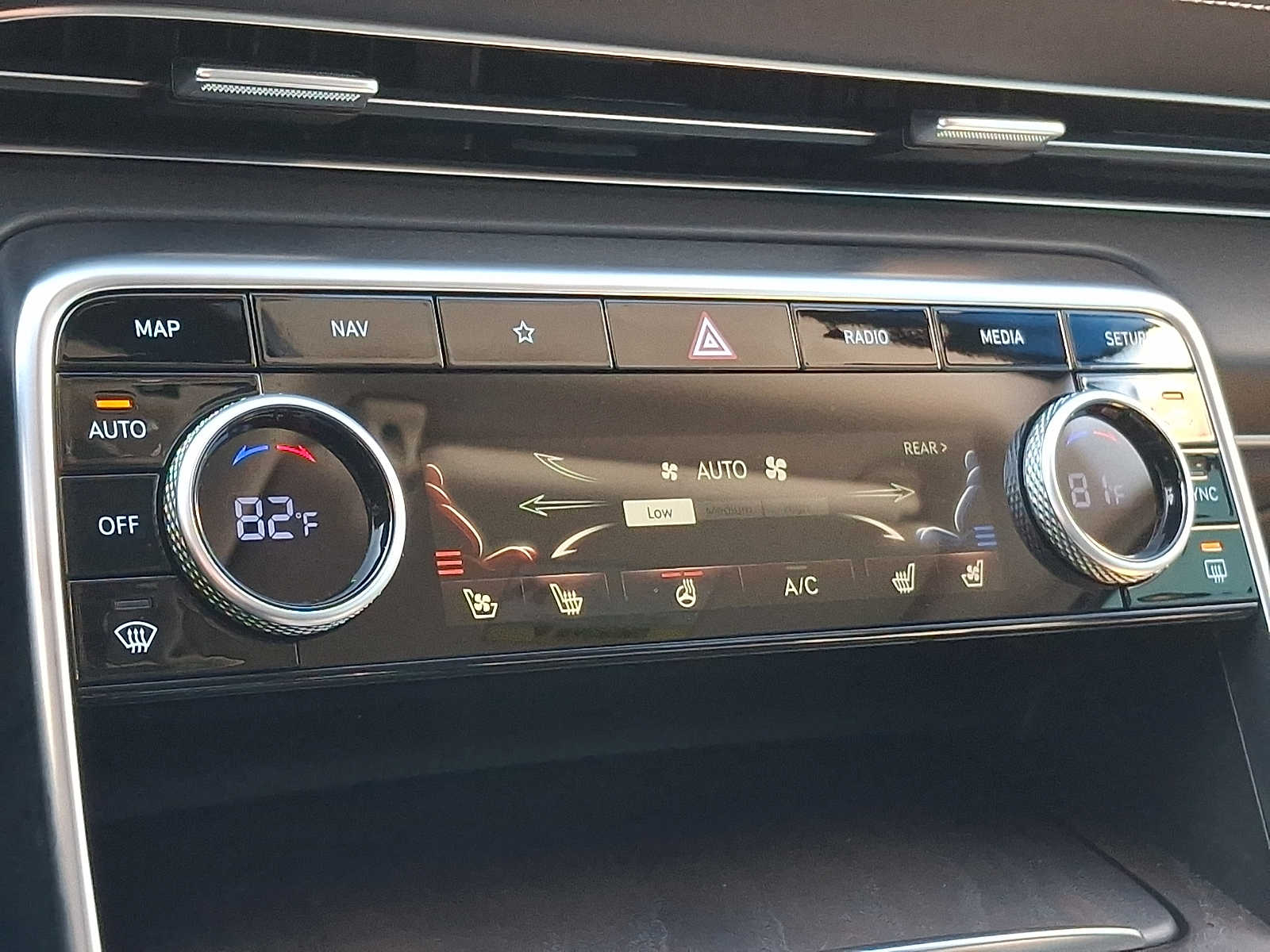 Thumbnail: 2023 Genesis GV80 - 14