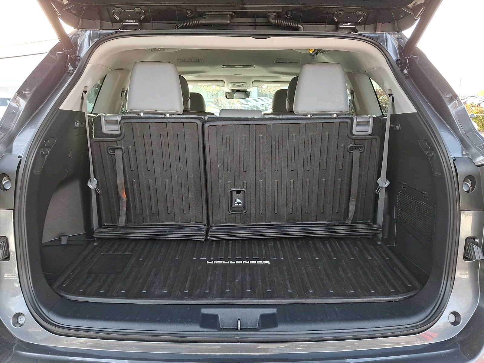 Thumbnail: 2021 Toyota Highlander - 27