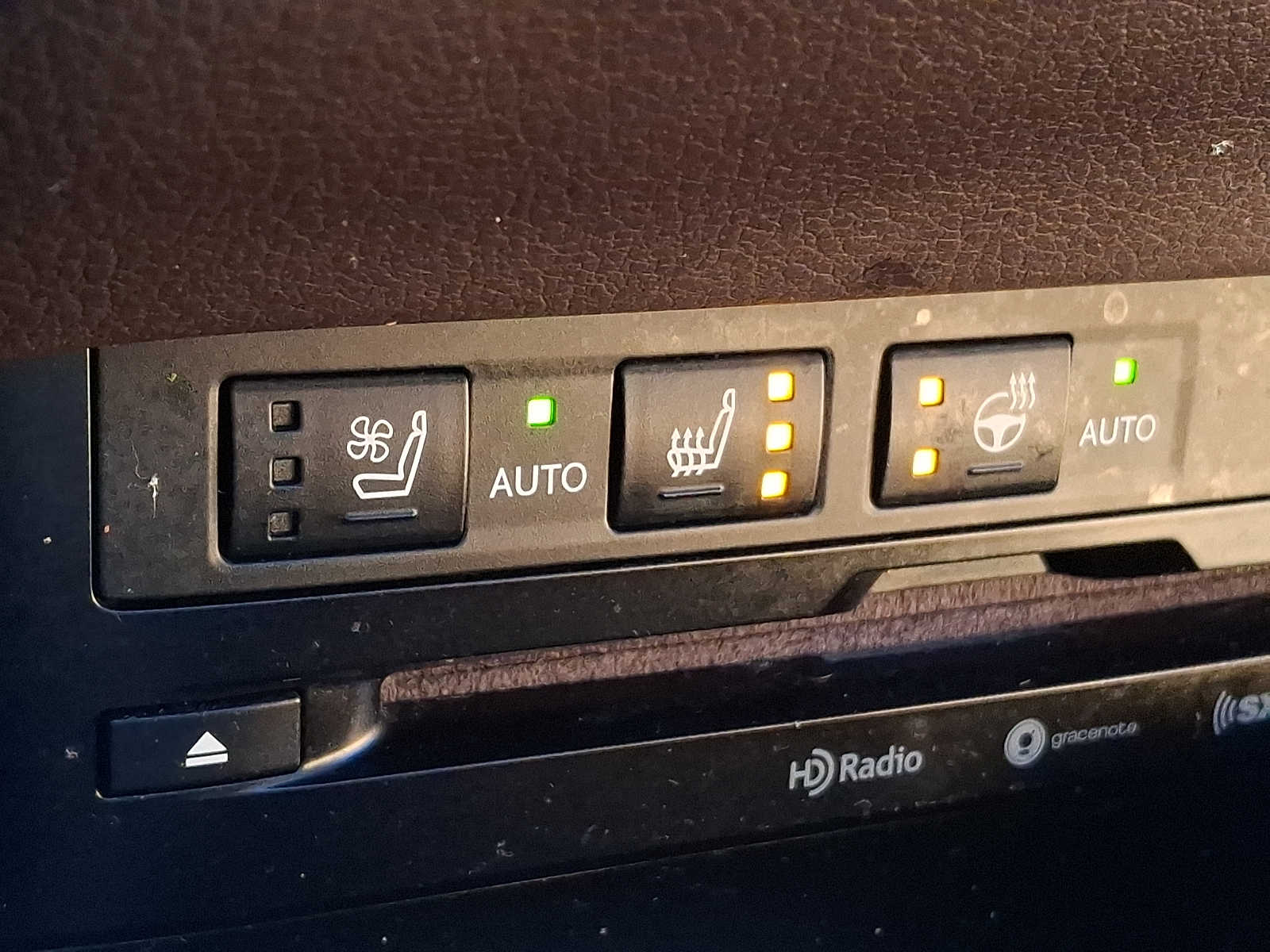 Thumbnail: 2021 Lexus ES - 21