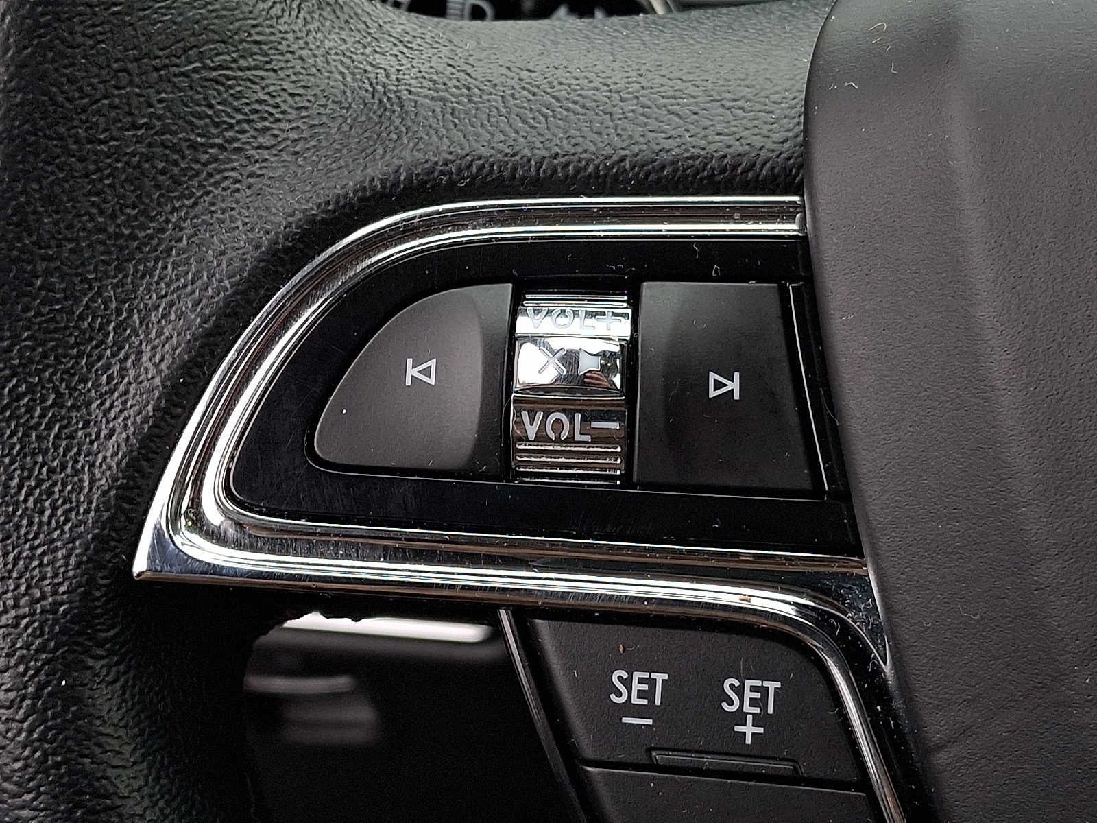 Thumbnail: 2023 Lincoln Nautilus - 18