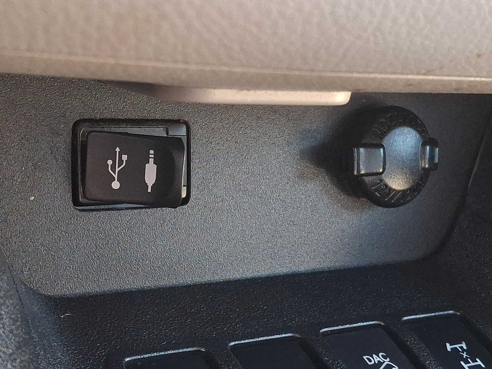 Thumbnail: 2015 Toyota Highlander - 22